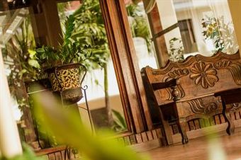 La Riviera Hotel