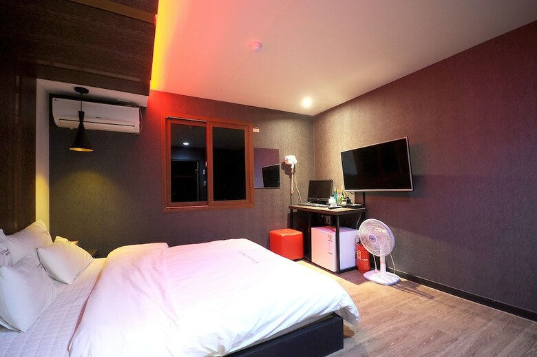 Vitamin Hotel