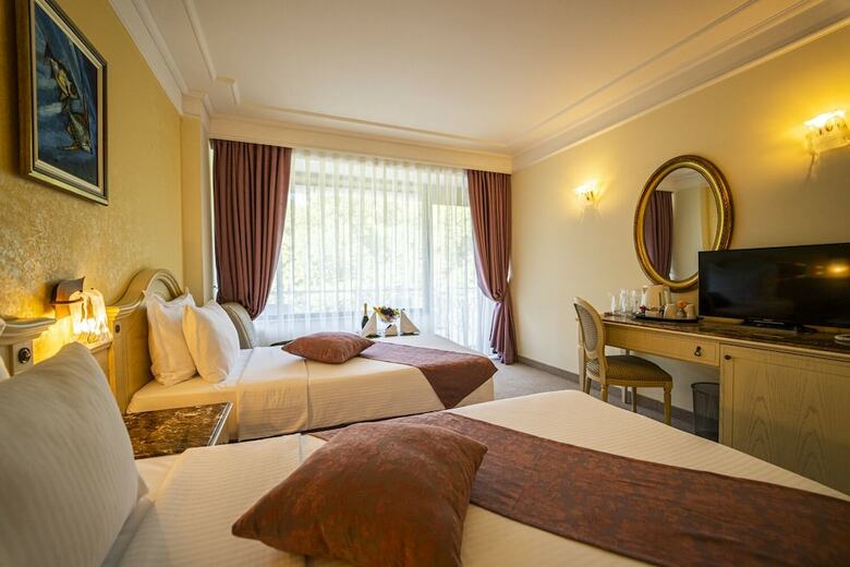 Palace Hotel-all Inclusive In Sunny Day Resort