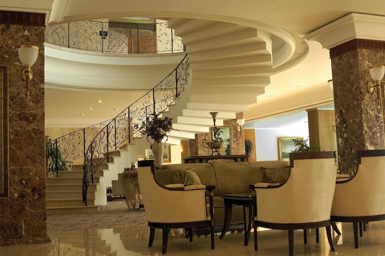 Palace Hotel-all Inclusive In Sunny Day Resort