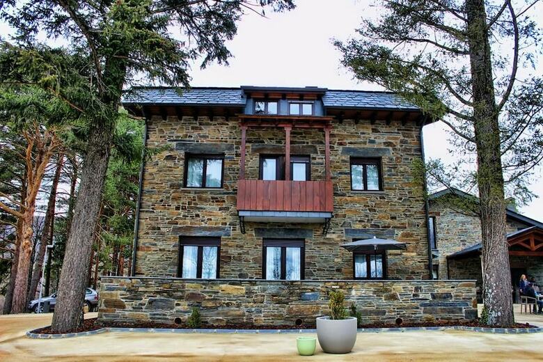 Villa Lucerna Sports & Hotel Resort
