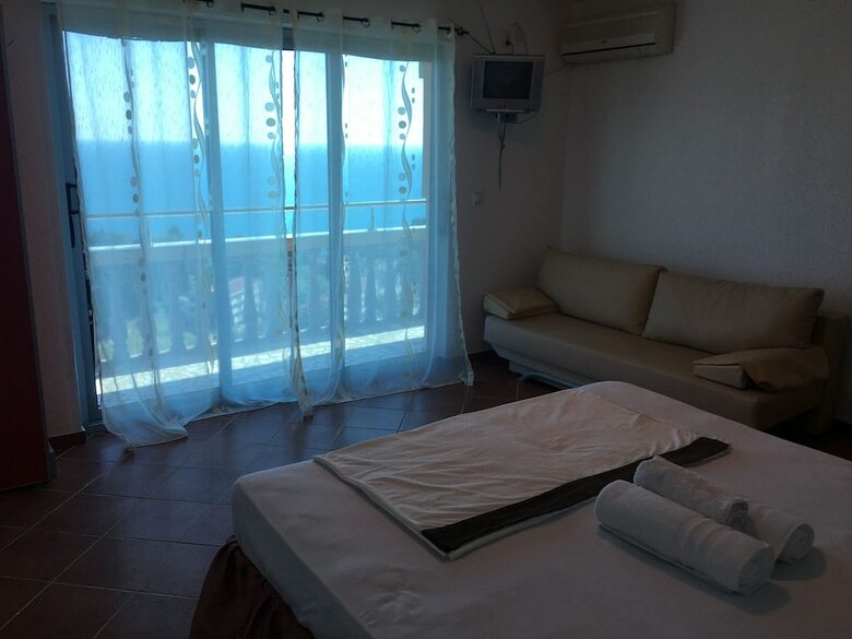 Hotel Apartments & Rooms Castello