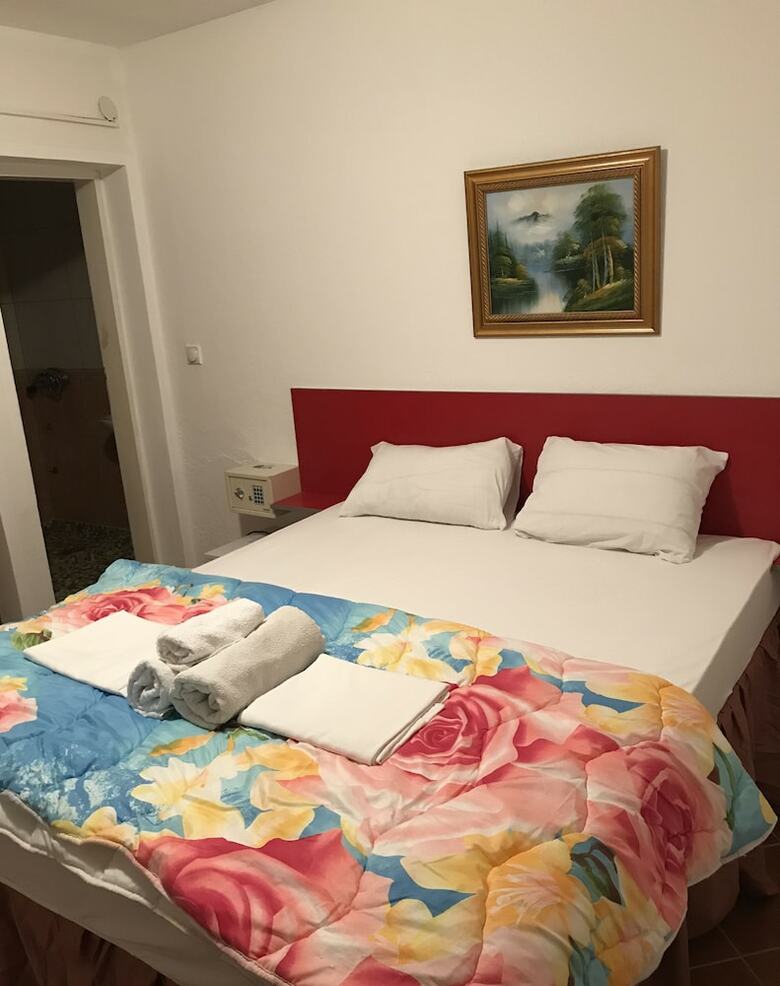 Hotel Apartments & Rooms Castello