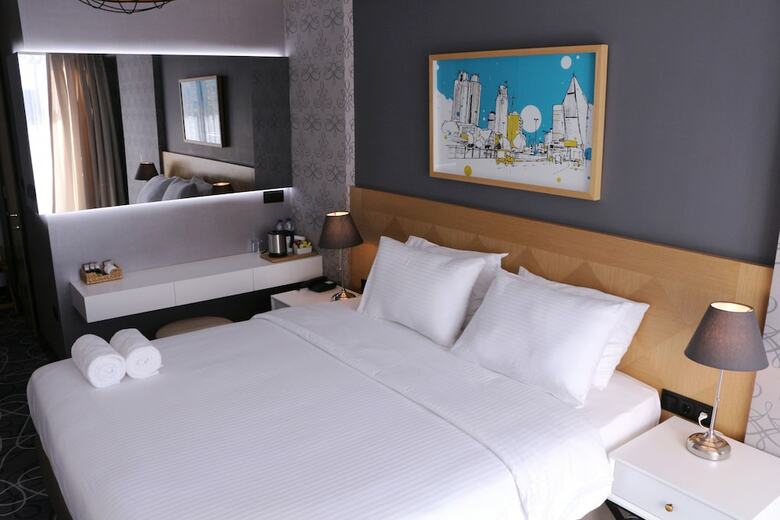 Four-g Hotel