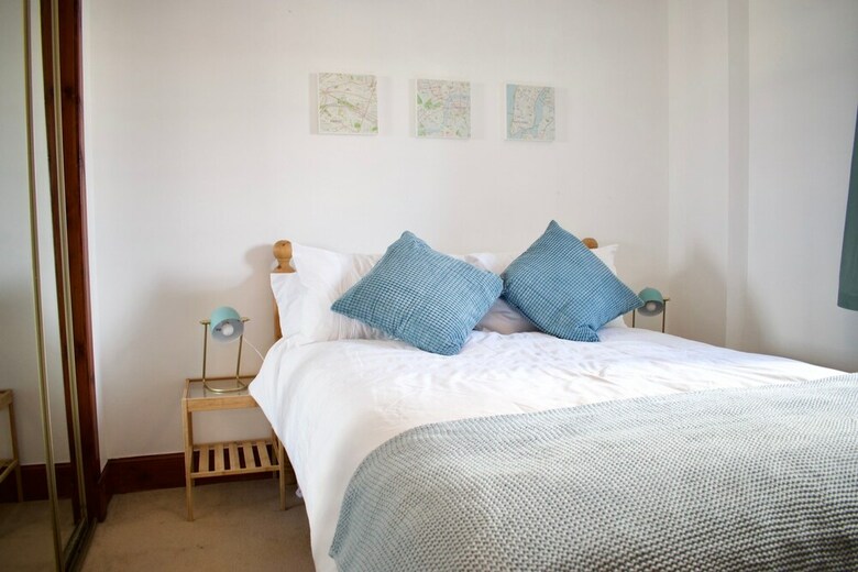 2 Bedroom Flat In Leith