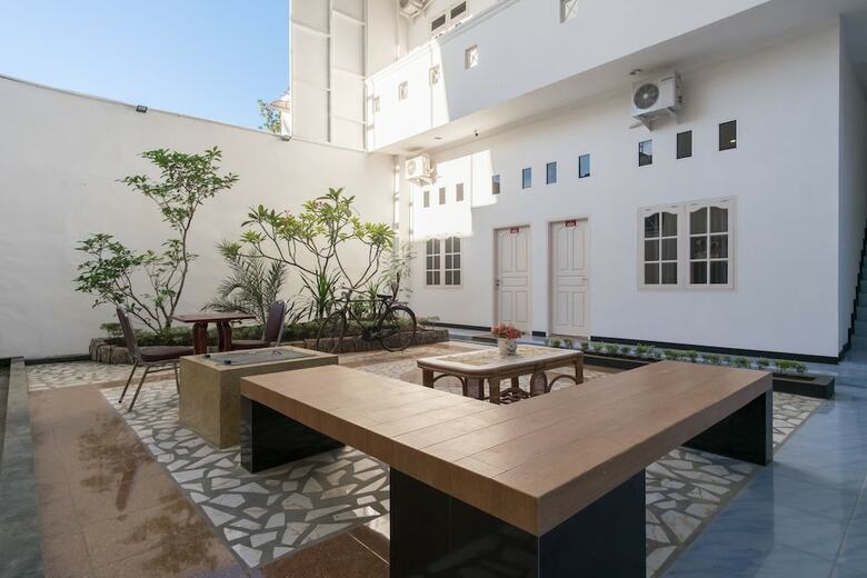 Hotel Oyo 471 Taj Residence Syariah