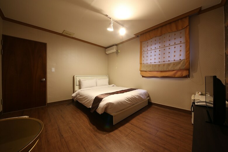 Hotel Secret House