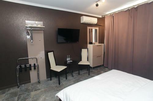 Grey Hotel