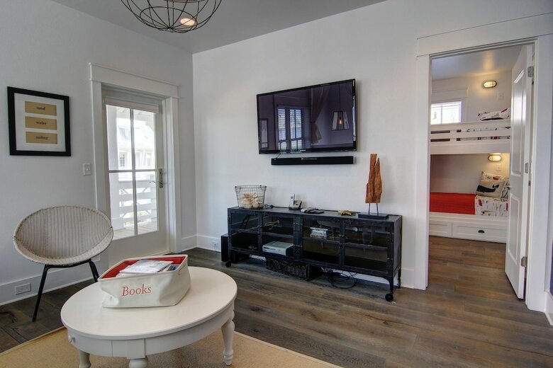 Cinnamon Shore- Lollygag 107 St