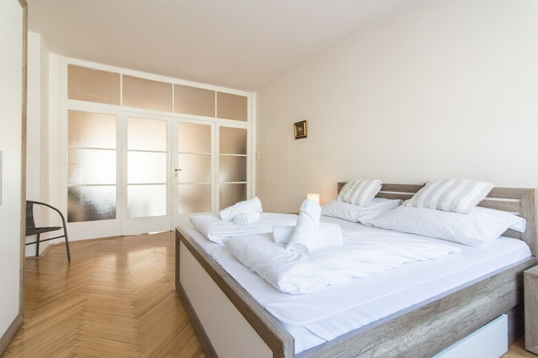 Large Apartment 1min Walk To Metro Andel By Easybnb