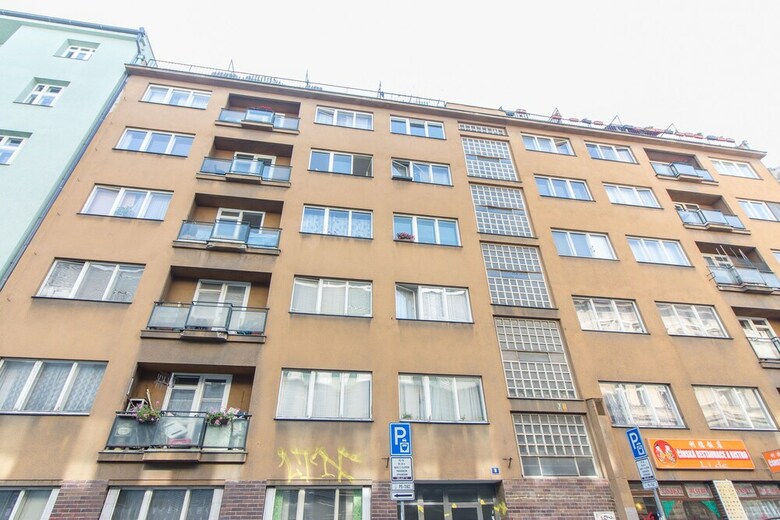 Large Apartment 1min Walk To Metro Andel By Easybnb