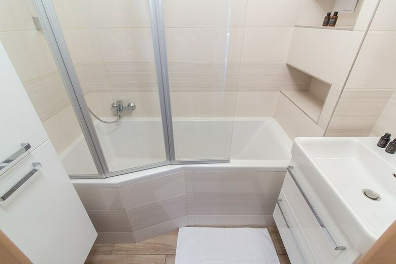 Large Apartment 1min Walk To Metro Andel By Easybnb