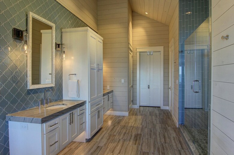 Cinnamon Shore- Barefoot Beach 236 Se