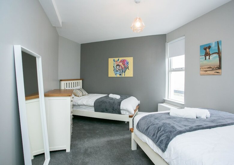 11 College Place North