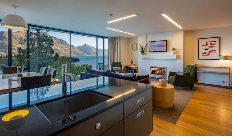 Panorama Terrace Apartments, Element Escapes