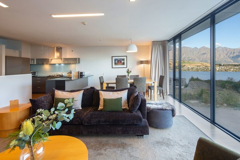 Panorama Terrace Apartments, Element Escapes