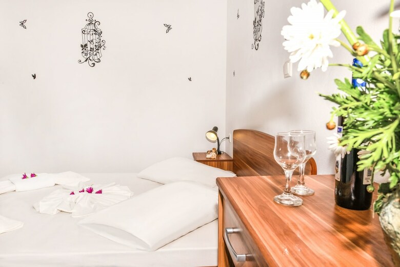 Hotel En Plo Rooms
