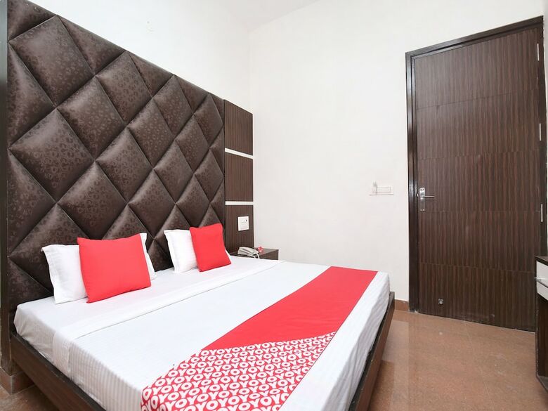 Oyo 15863 Hotel Royal Vij