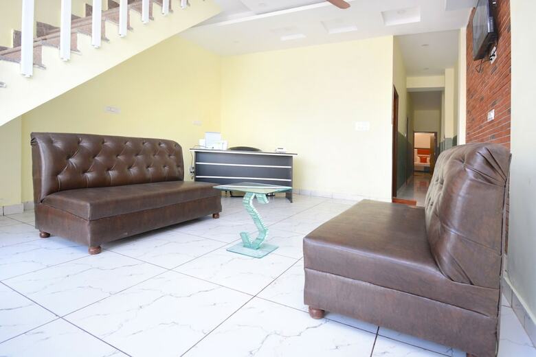 Oyo 22993 Hotel Ozas Grand