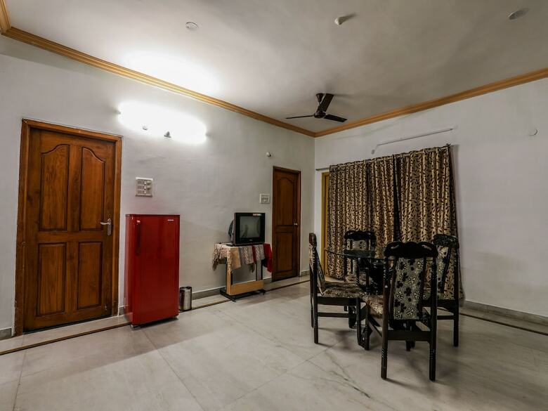 Hotel Oyo 16135 Krupa Service Apartment