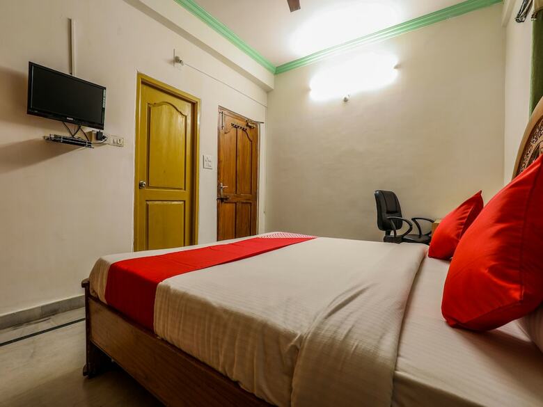 Hotel Oyo 16135 Krupa Service Apartment