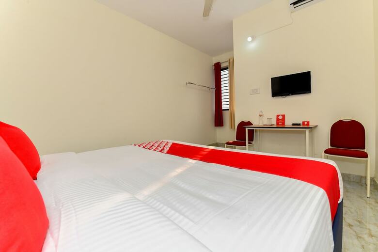 Hotel Oyo 26488 Athani Residency