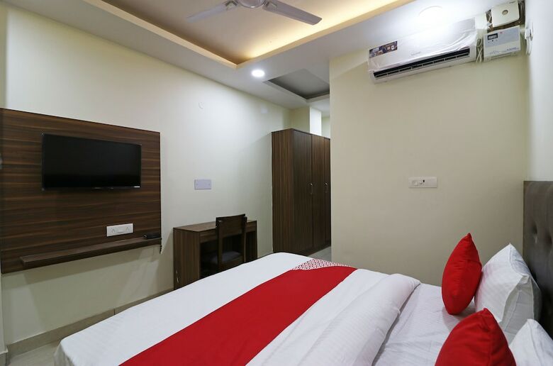 Hotel Oyo 22825 Ralson Residency