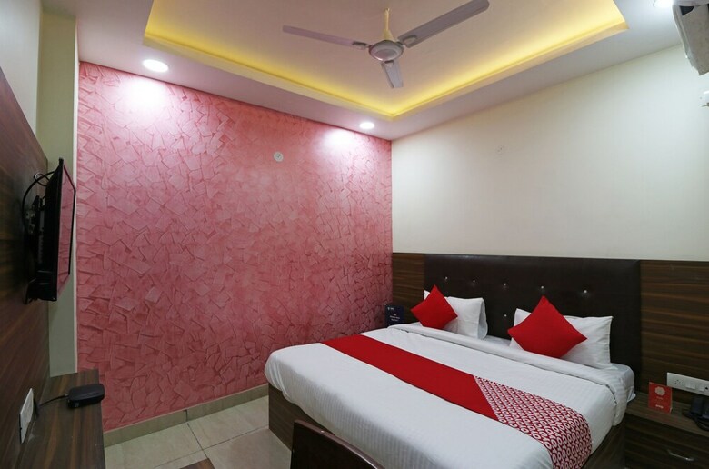 Hotel Oyo 22825 Ralson Residency