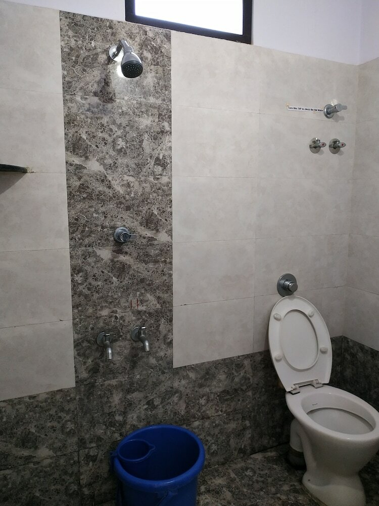 Hostal Iroomz Hotel Gananjaya
