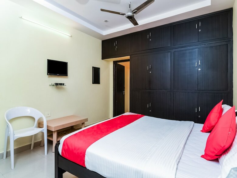 Hotel Oyo 14207 Royal Residential Lodge