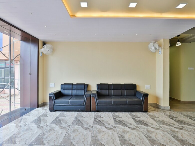 Oyo 17339 Hotel Daksh Somnath