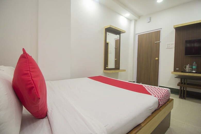 Hotel Oyo 27907 Greater Kailash The Palace