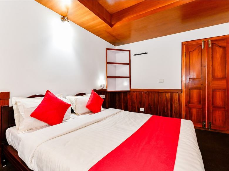 Hotel Oyo 24606 Waves & Wind 3bhk Houseboat