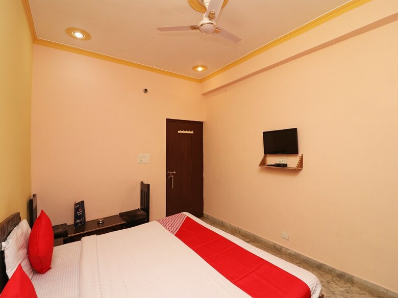 Oyo 22015 Hotel Lakshya Palace