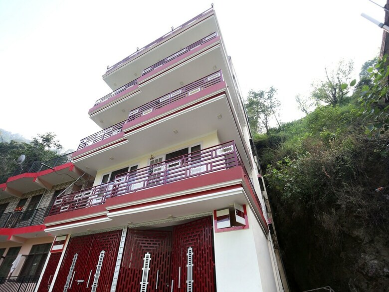 Hotel Oyo 17175 Home Blissful 2bhk Kumarhatti
