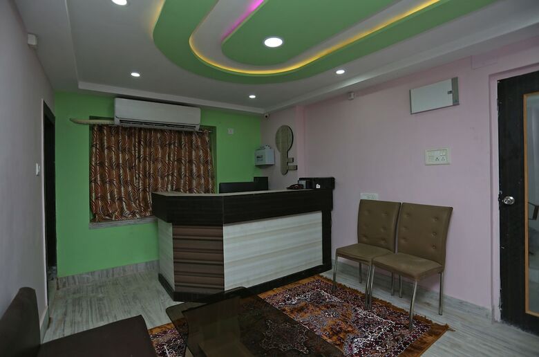 Hotel Oyo 22566 Red Velvet Inn