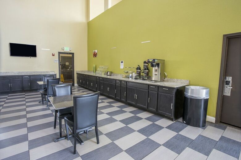 Oyo Hotel Knoxville Tn Cedar Bluff I-40