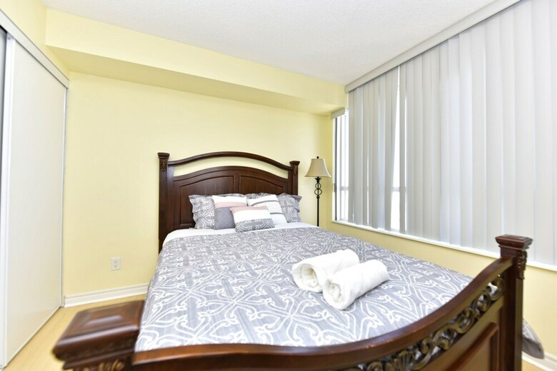Sarkar Suites - 3888 Duke Of York Blvd