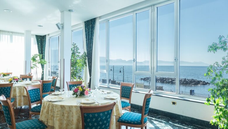 Hotel Holidays