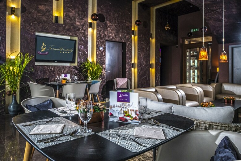 Krist�ly Hotel R�ckeve