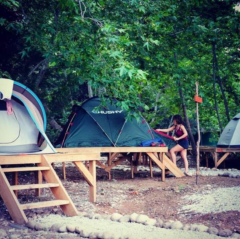 Hostal Camp Meeting Point