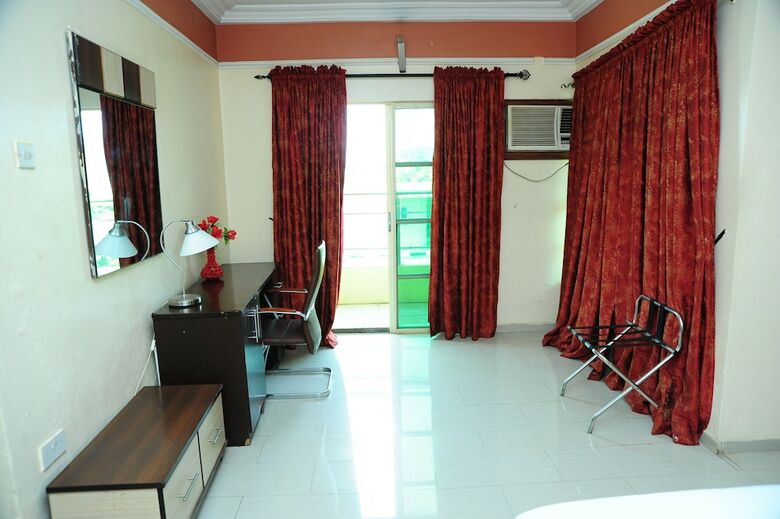 Richton Hotel And Suites