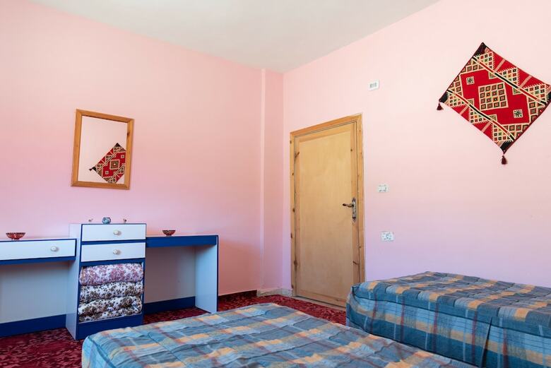 Hostal Bedouin Pink Ecohouse