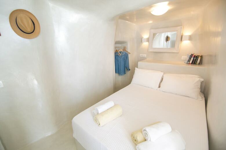 Hotel White Cave House