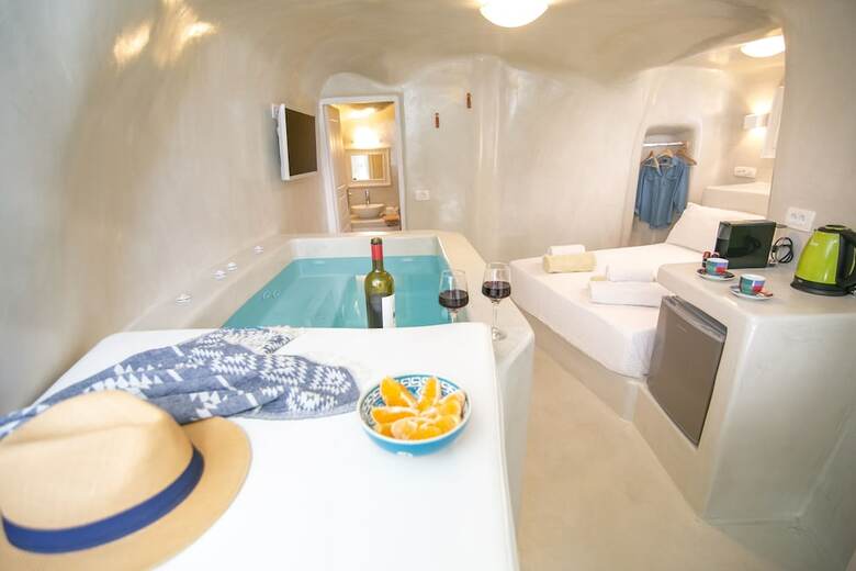 Hotel White Cave House