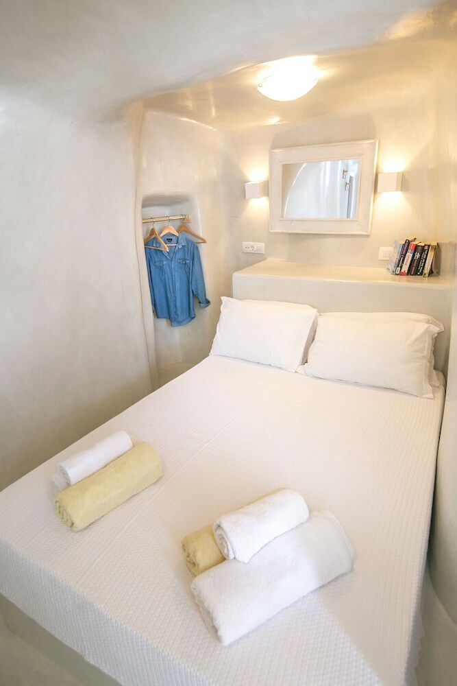 Hotel White Cave House