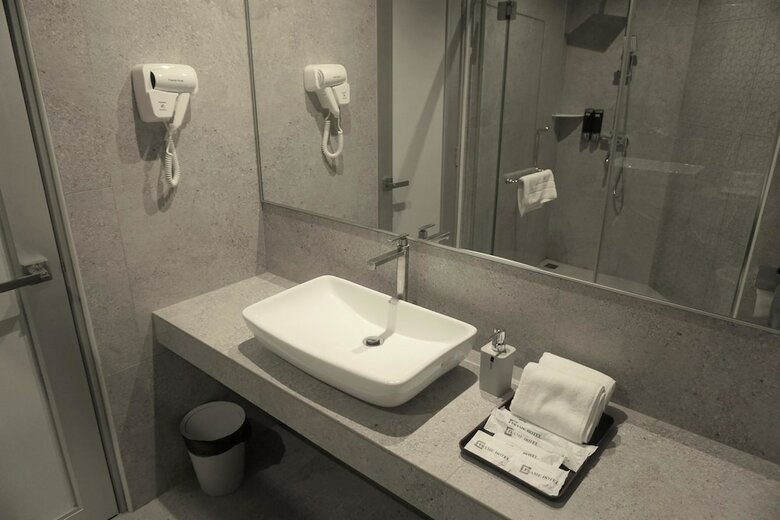 Frame Hotel