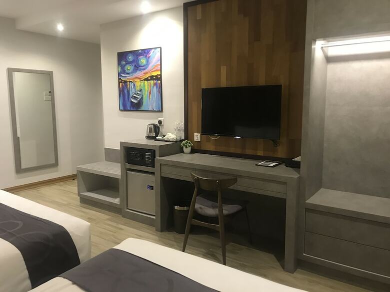 Frame Hotel