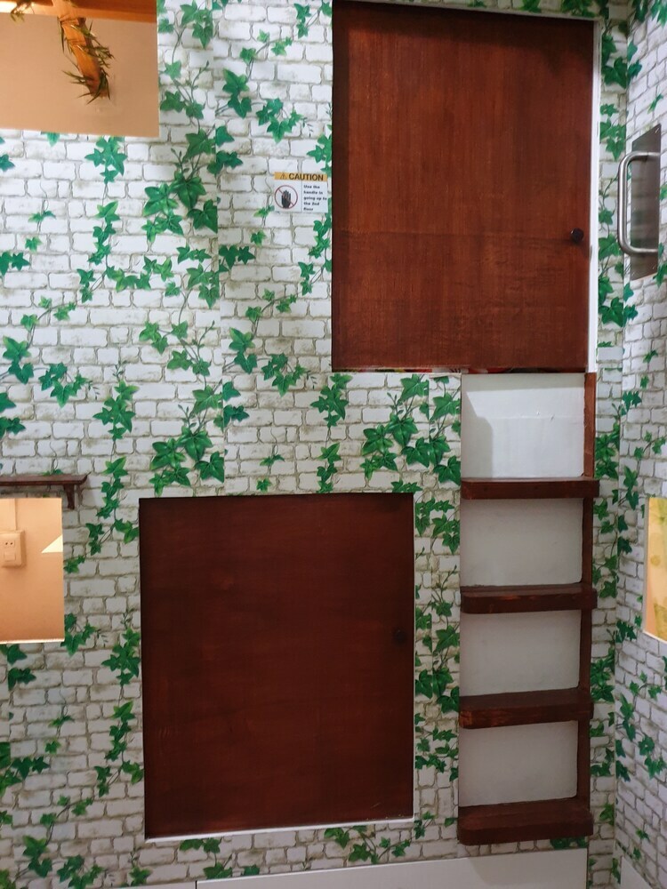 Gardenpod Hostel + Caf�