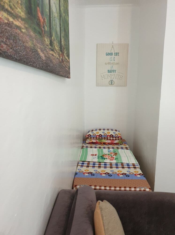 Gardenpod Hostel + Caf�